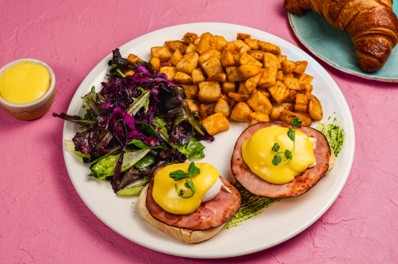 TRADITIONAL EGGS BENNY